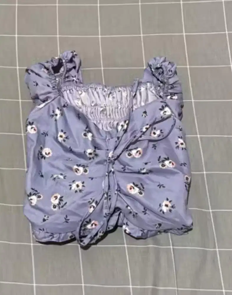 Preloved Crop Top Biru Serut Karet