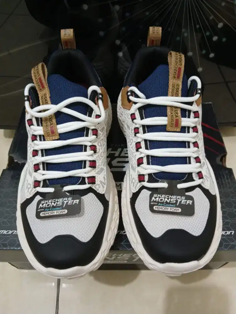 Skechers monster