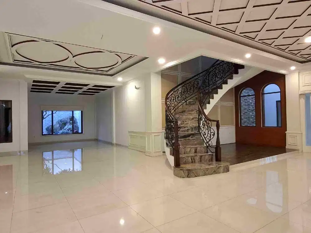 Rumah Mewah Hoek 2 1/2 Lantai Siap Huni Di Cluster Baru, Dekat Mal!