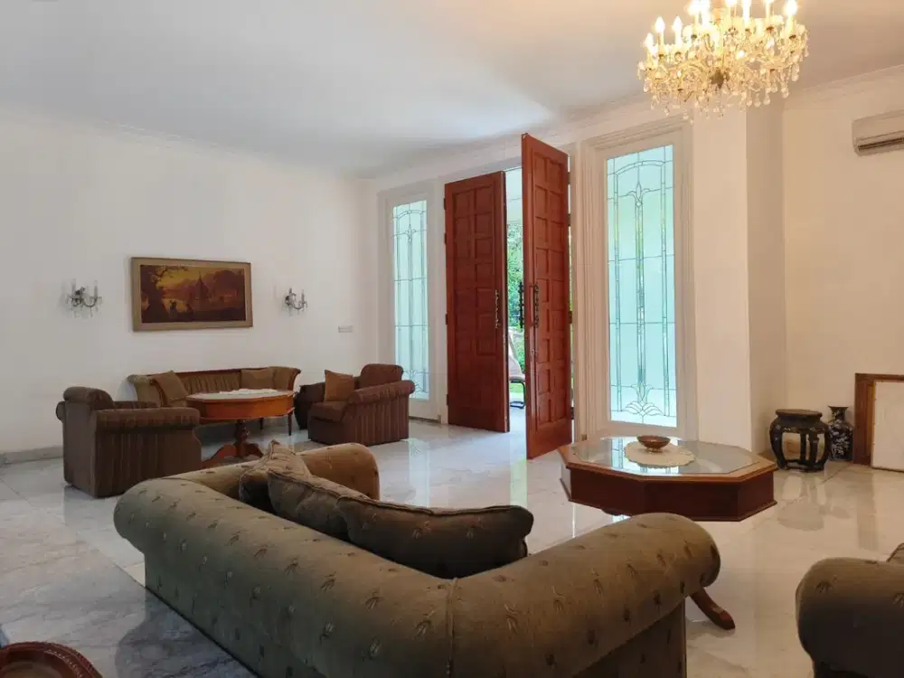 Rumah Mewah Selong Kebayoran Baru, LT 660 m², Kolam Renang, Dekat SCBD, Jalan Lebar