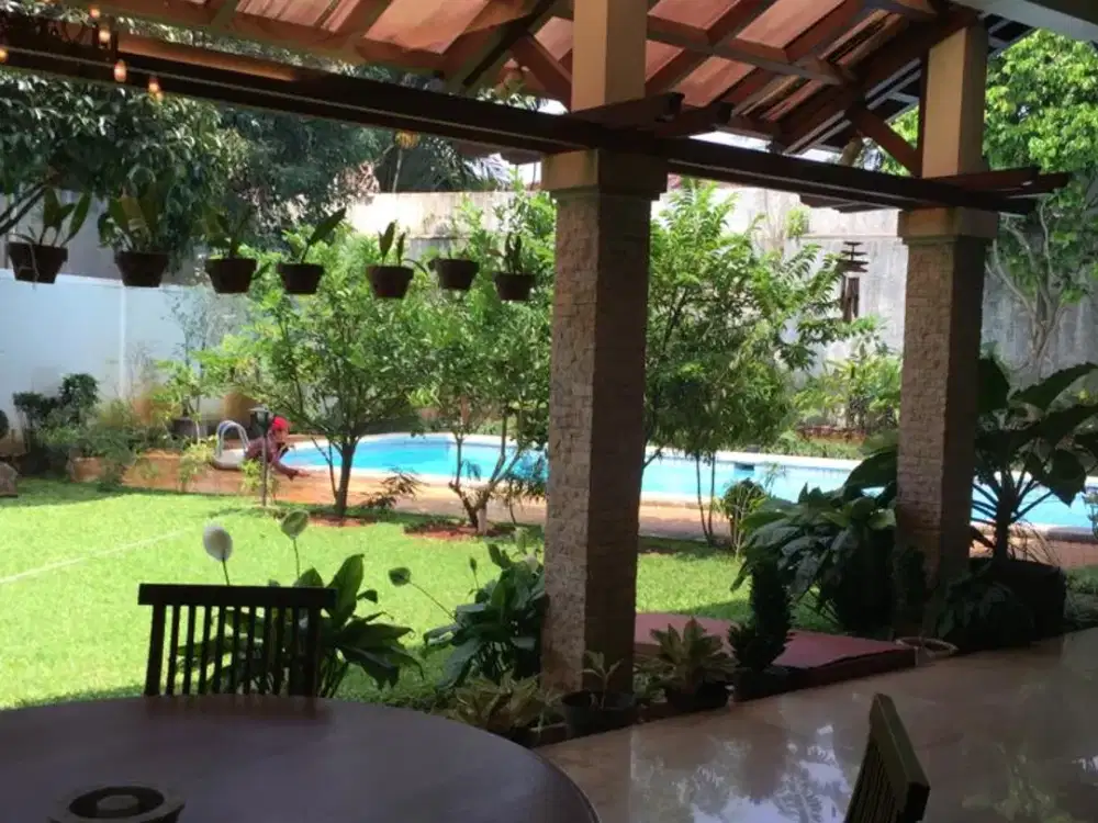 Jual Rumah di Pondok Indah Di Bukit Golf Luas tanah 1400 Ada Pool TERMURAH