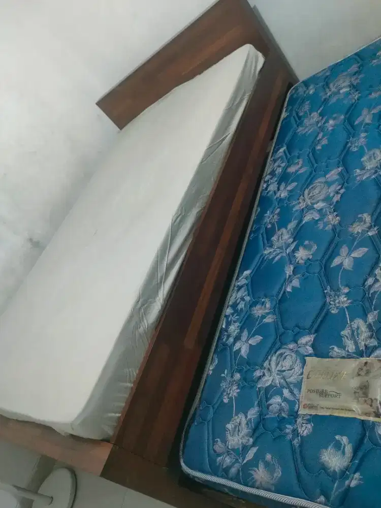 Bed sorong kayu bengkirai