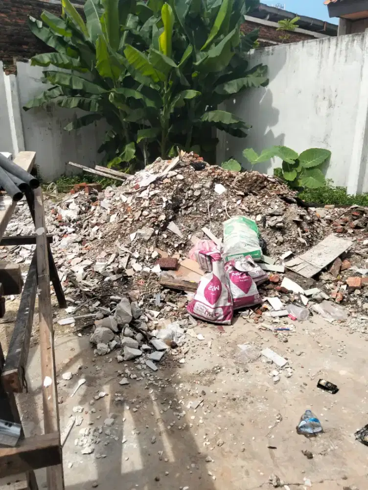 Buang sampah puing/urugan