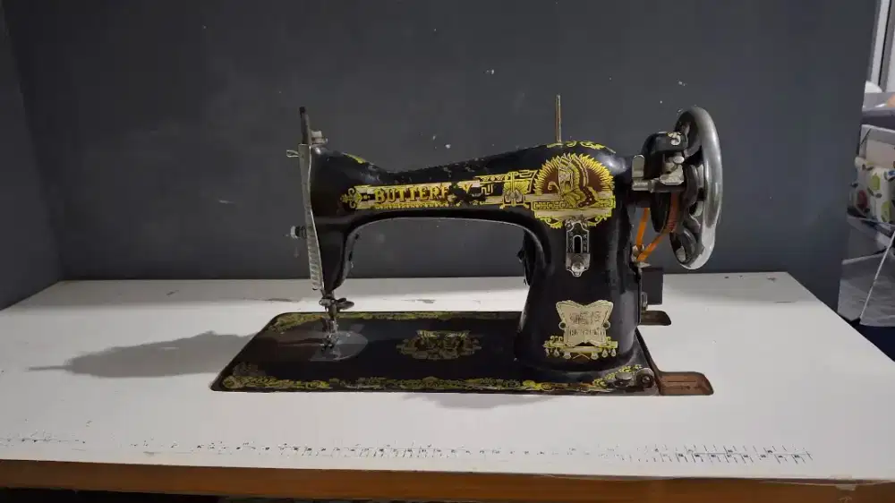 Mesin jahit butterfly