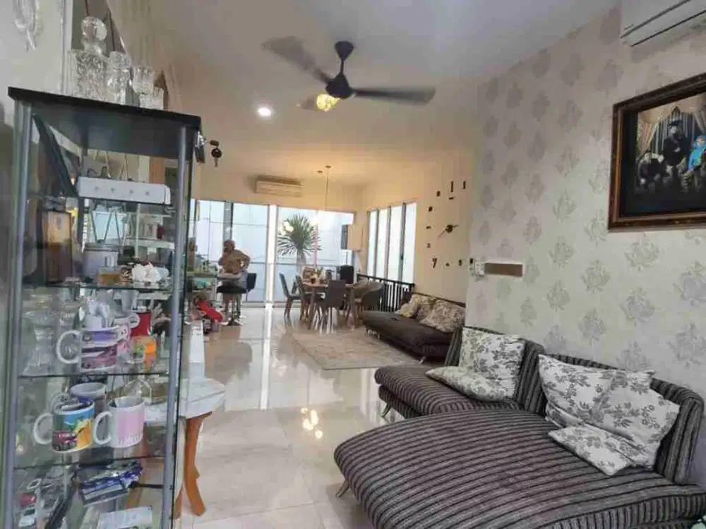 DIJUAL RUMAH – River Valley Residence, Lebak Bulus, Jakarta Selatan

Hunian nyaman dan modern di lokasi strategis, cocok untuk keluarga!

 Spesifikasi:
	•	Luas Tanah: 234 m²
	•	Luas Bangunan: 256 m²
	•	Sertifikat: SHM
	•	Jumlah Lantai: 3
	•	Kamar Tidur: 3