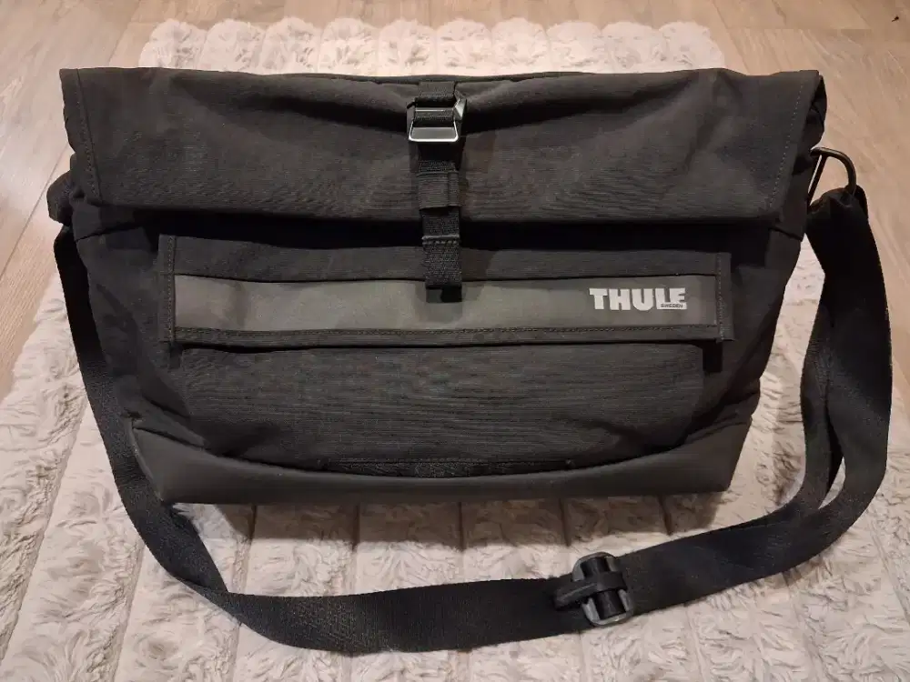 Thule Paramount 3 Crossbody 14L - Black