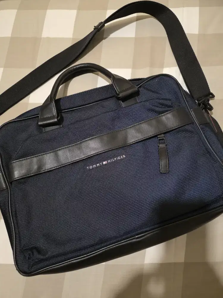 Tommy Hilfiger Bag (Tas Laptop)