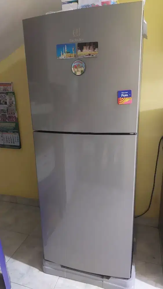 Kulkas Electrolux ETB2102MG – Masih Layak Pakai (Nego)