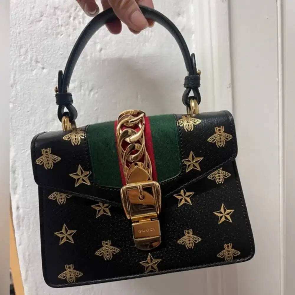 Gucci Sylvie mini slingbag leather