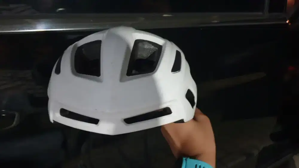 Helm Sepeda Van Rysel