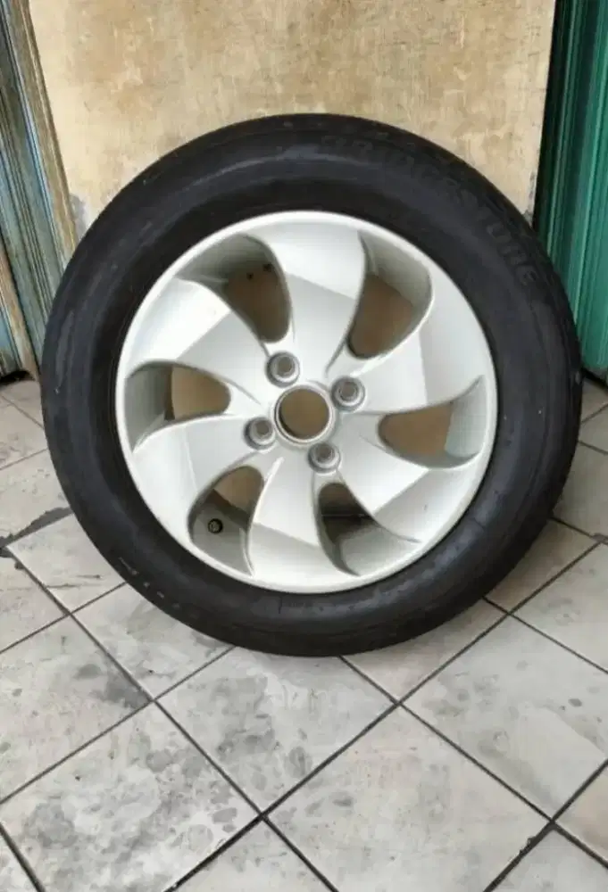 Velg Serep R15 PCD 100 dan Ban