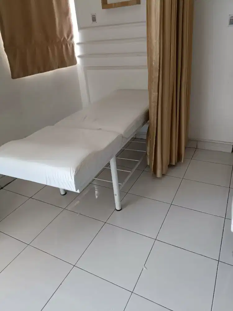 Bad Facial , Ranjang Perkasa Pasien, kasur medis