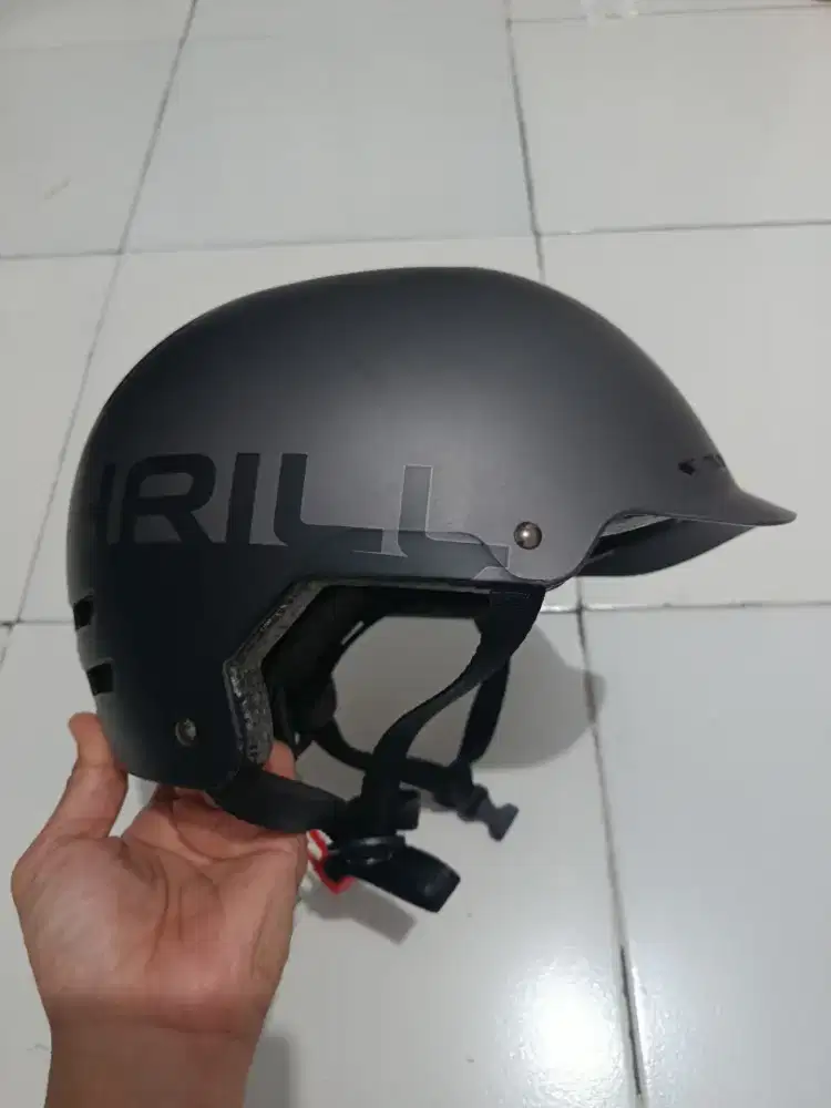 Helm sepeda Thrill size L