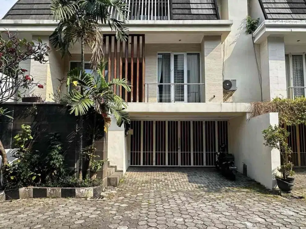 Rumah Mewah 2 Lantai di Kemang Jakarta Selatan, Dalam Townhouse, Private Pool, SHM