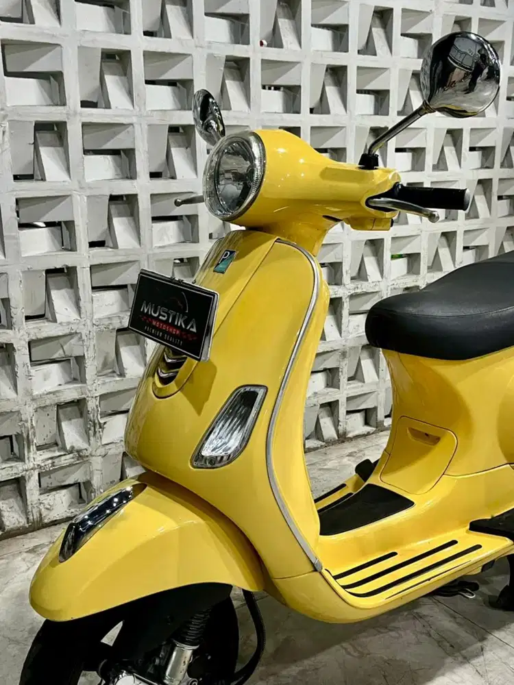 VESPA LX125 IGET 2019 - Chintia Mustika