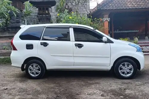 CARI Daihatsu Xenia 2012 Bensin
