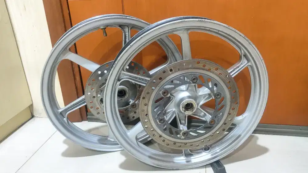 Velg ENKEI Ori CBR150 OLD CBU Depan Belakang – No Peang Siap Pakai