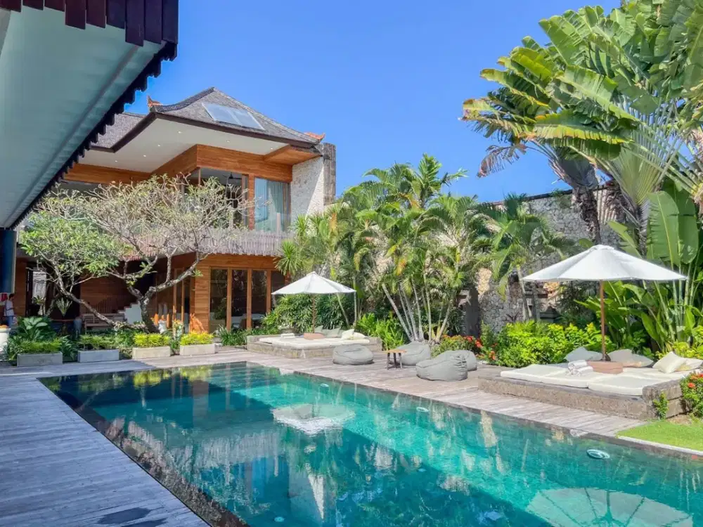 PRIVATE LUXURY VILLA IN SEMINYAK JUST 300 METERS WALKING DISTANCE TO THE BEACH