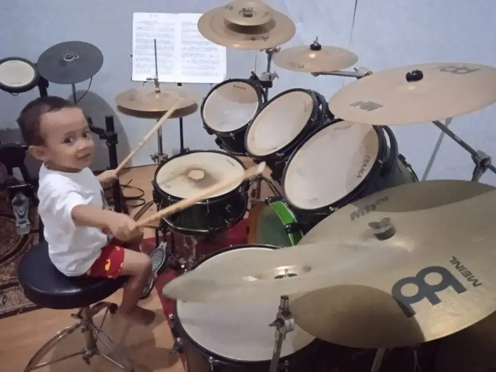 satu set drum Ludwig Element