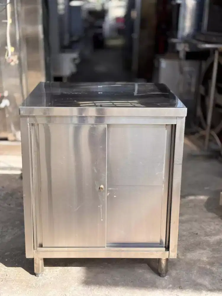 MEJA KABINET PINTU SLIDING

Ukuran 75x72x90