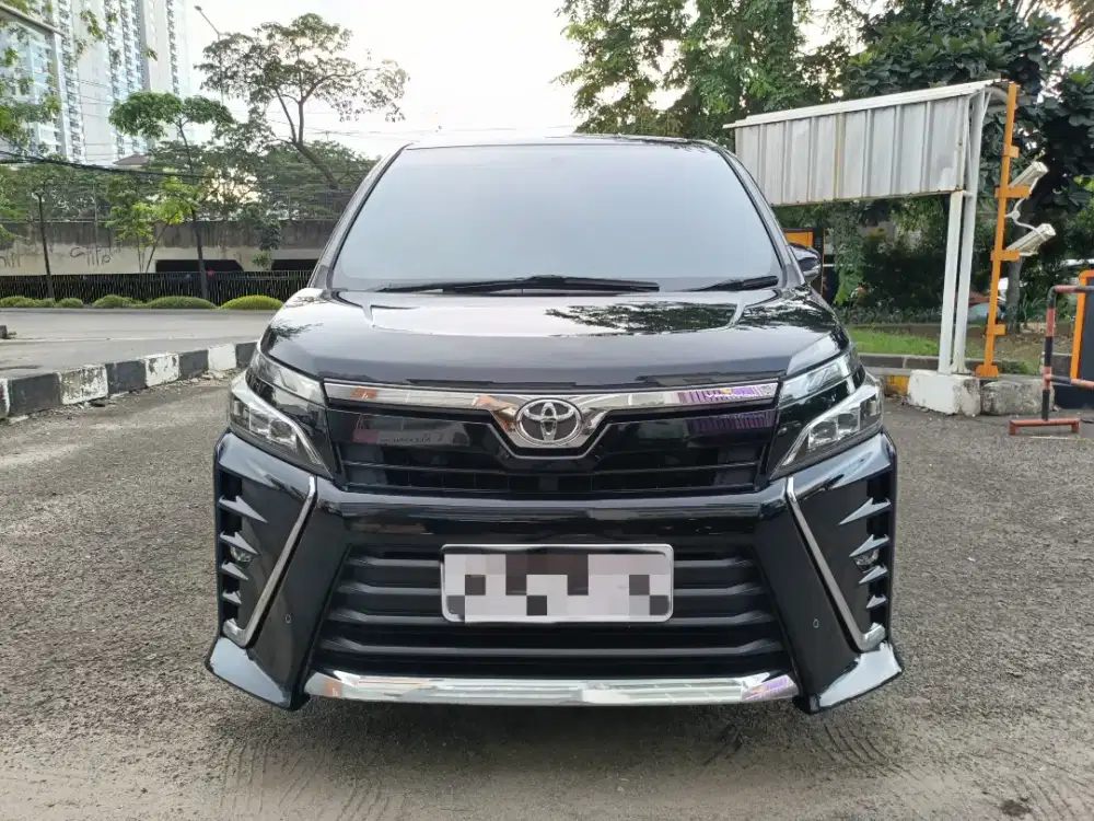 Toyota Voxy AT 2018 Hitam