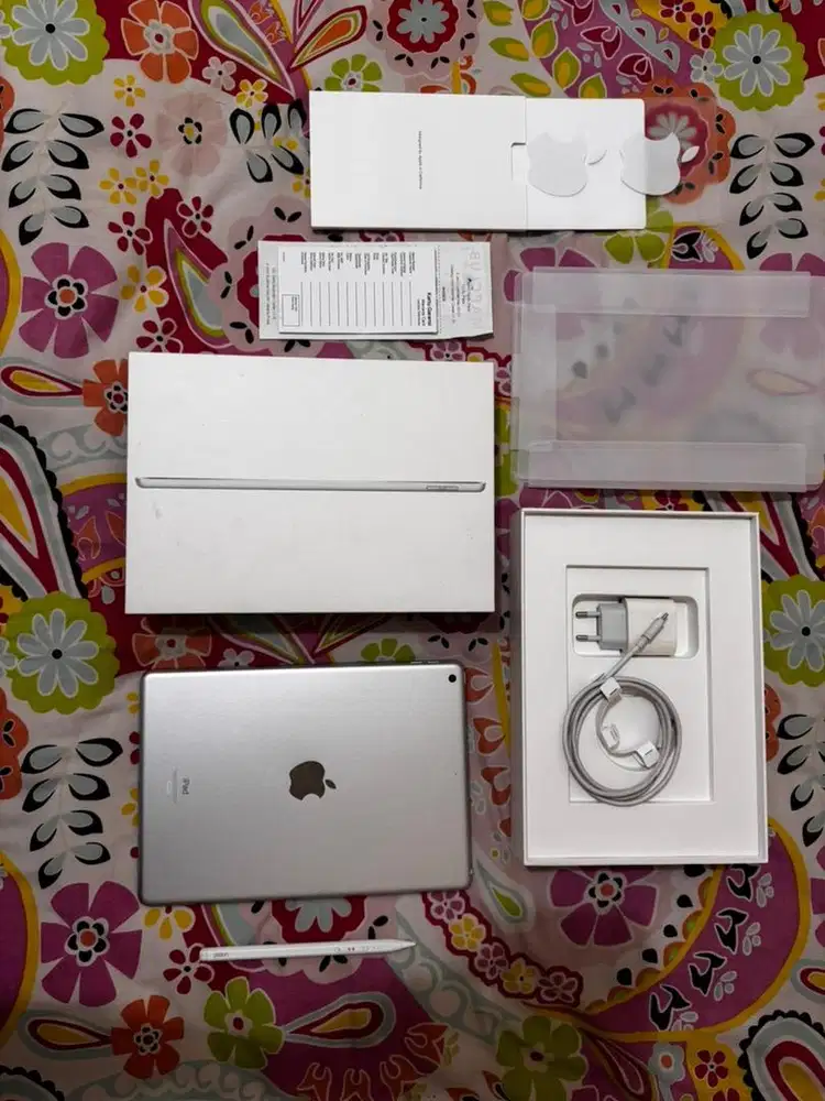 IPAD gen 9th 64 GB WIFI - LIKE NEW - IBOX