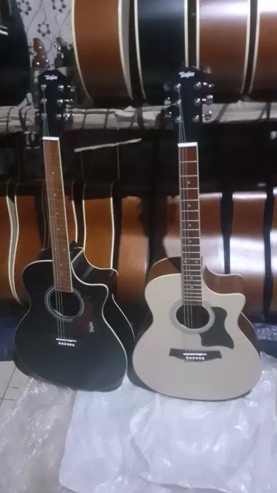 GITAR AKUSTIK TAYLOR