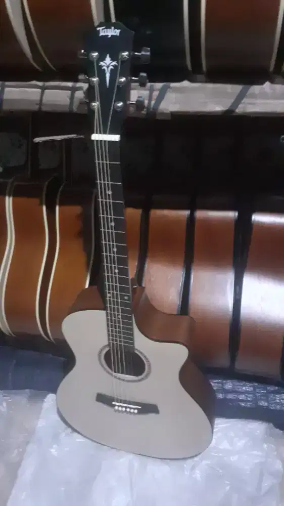 GITAR TAYLOR JUMBO