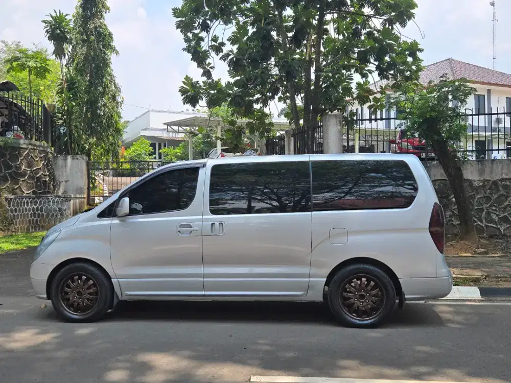 Hyundai H1 interior cakep.
