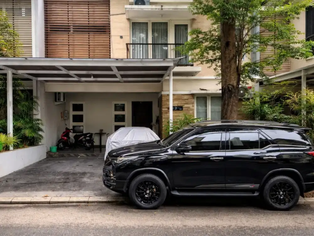 Rumah Mewah 2 Lantai di Serenia Hills Lebak Bulus, 6+1 Kamar, SHM, Siap Huni