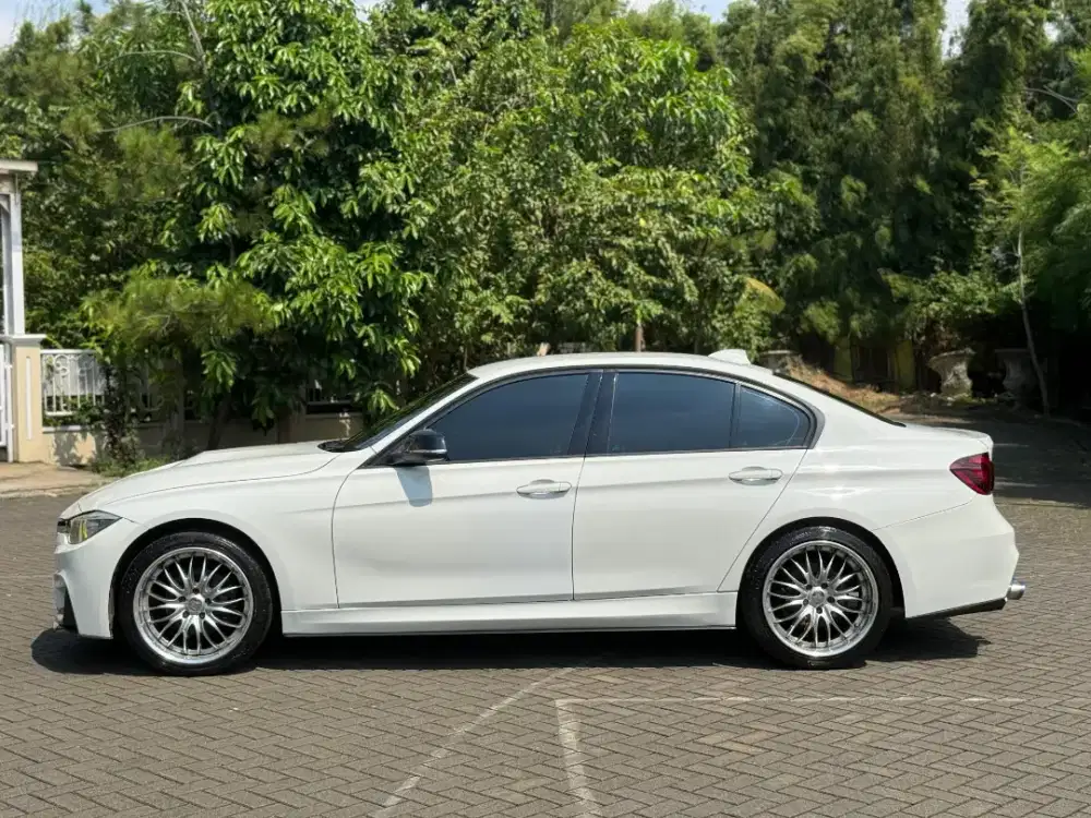 Bismillah dijual cepat
BMW F30 320i 2014 N20B20 Twin Power Turbo