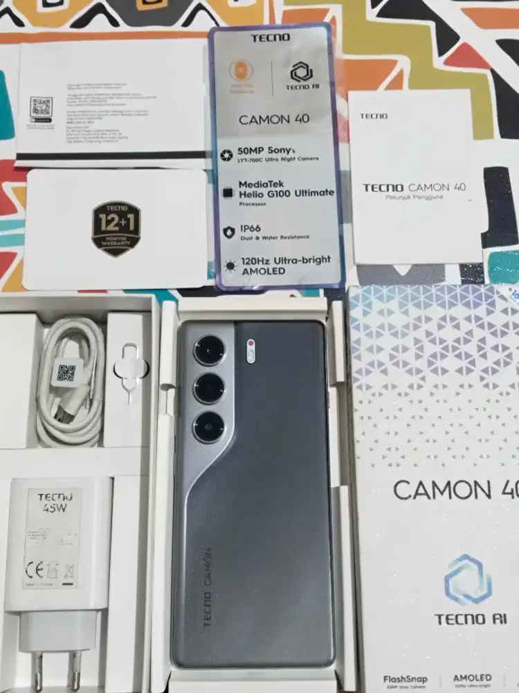 Tecno Camon 40 ram 8/128 mulus no minus
Kelengkapan fullset bergaransi