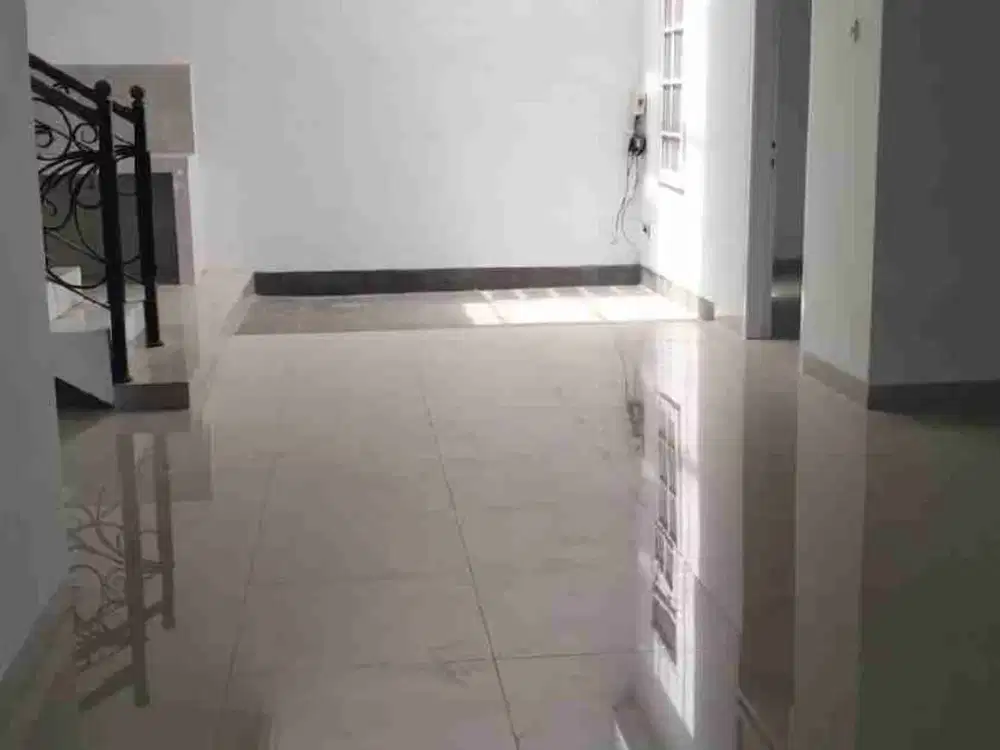 Baru Renovasi siap huni di taman Kopo indah 2 dekat ke pasar segar