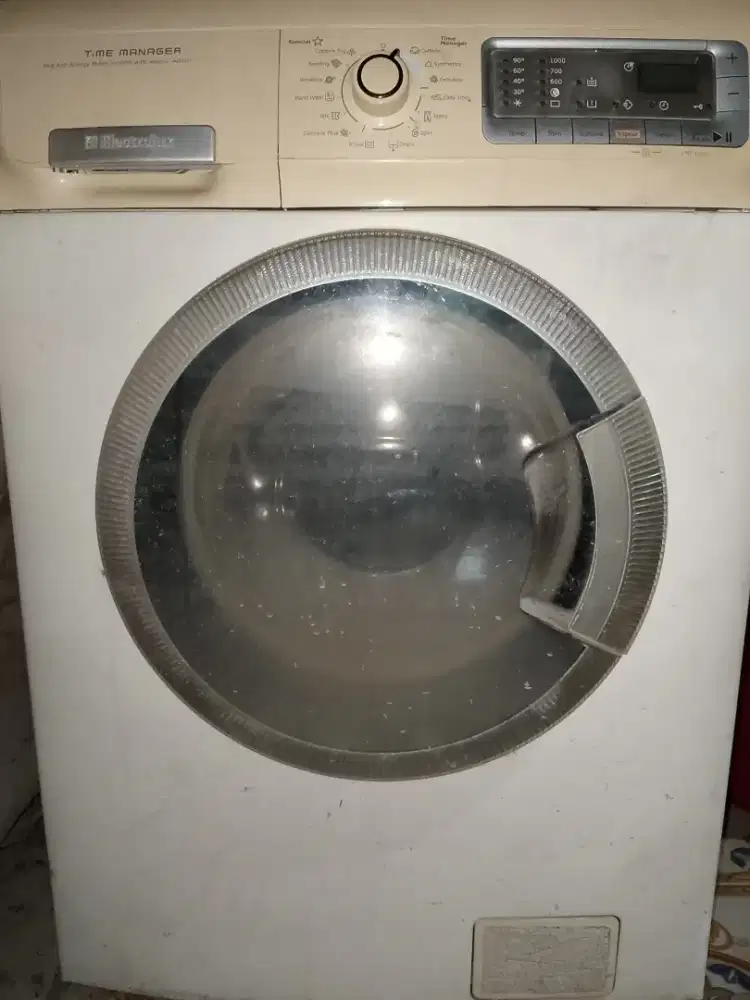 Mesin cuci electrolux 8kg