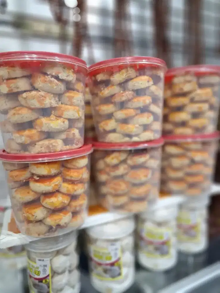 Kue kering kue kacang jember