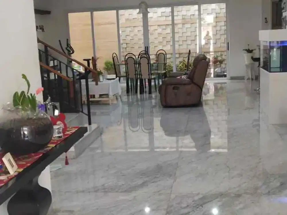 Rumah Cantik lantai Marmer siap Huni