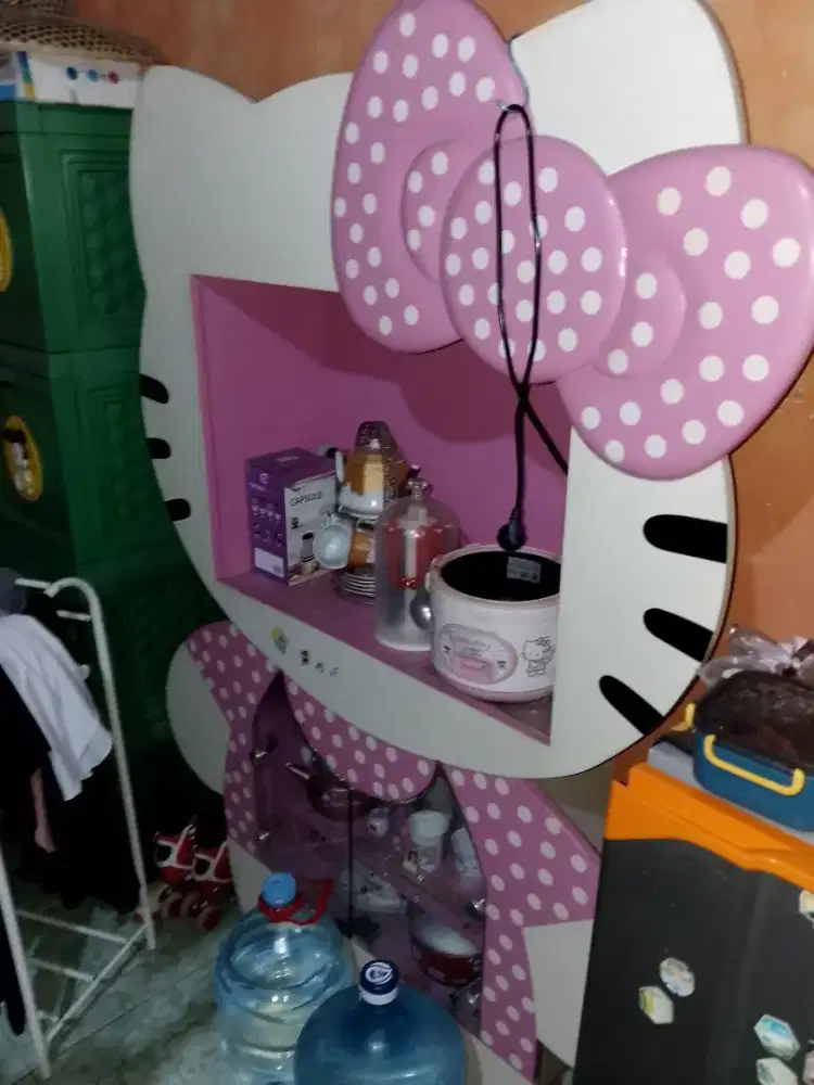 tempat tv hello kitty