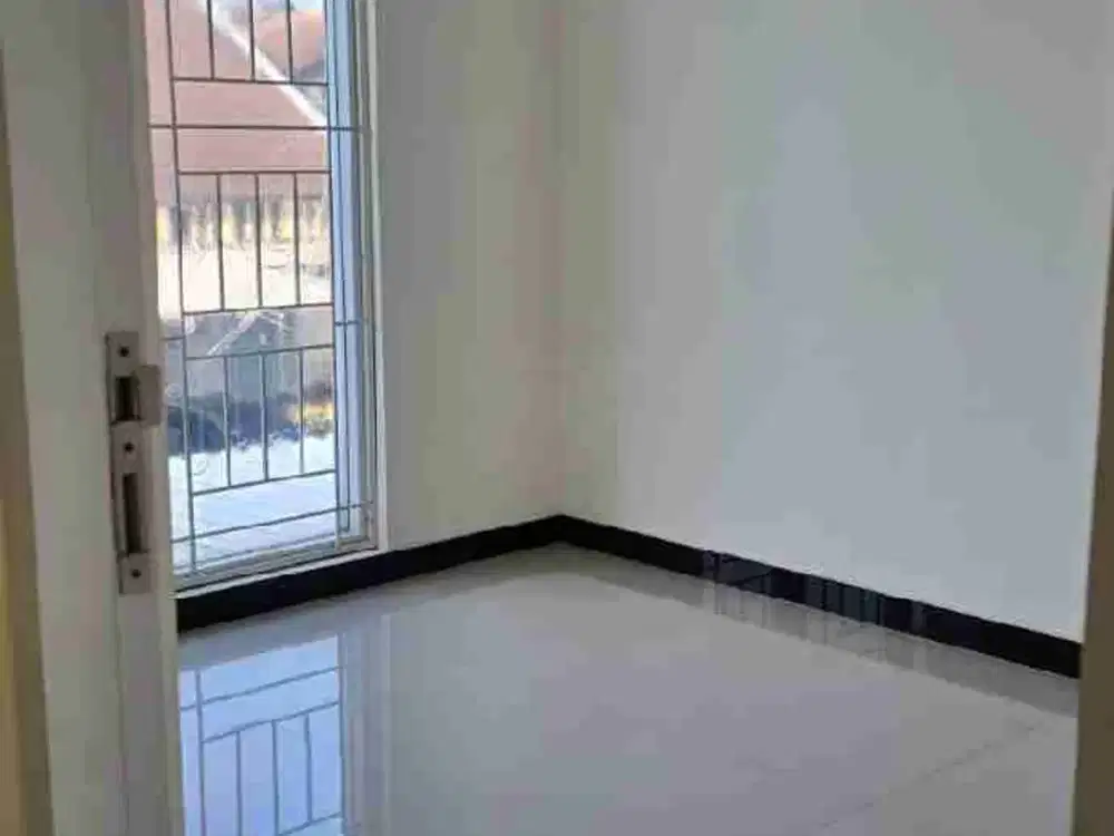 2 lantai terenovasi siap pindahan di taman Kopo indah 5 pine wood