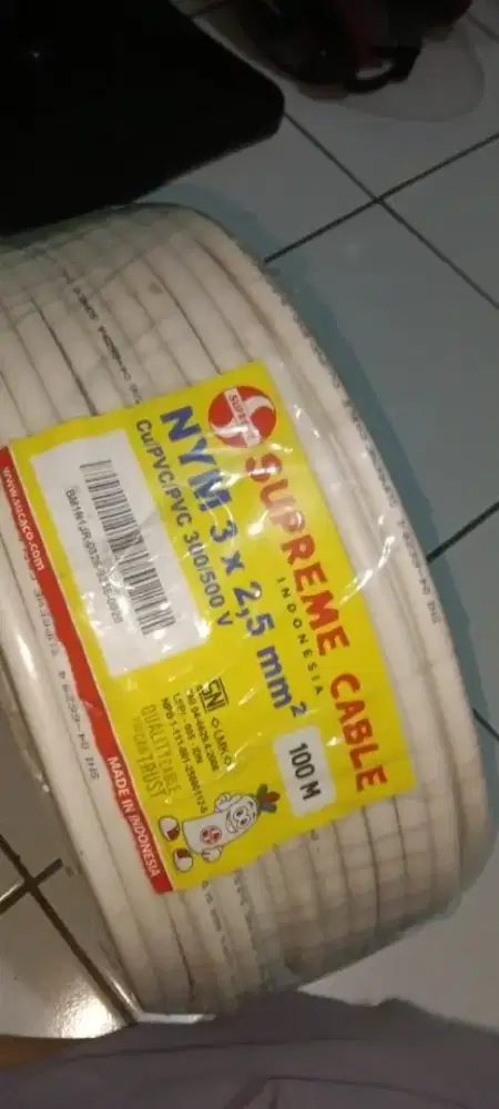 kabel Supreme 
3 x 2,5 panjang 100 m