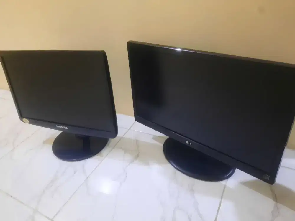 2Unit Monitor Samsung 19inc/LG 20inc Gembling Kondisi Mati Siap WA aja