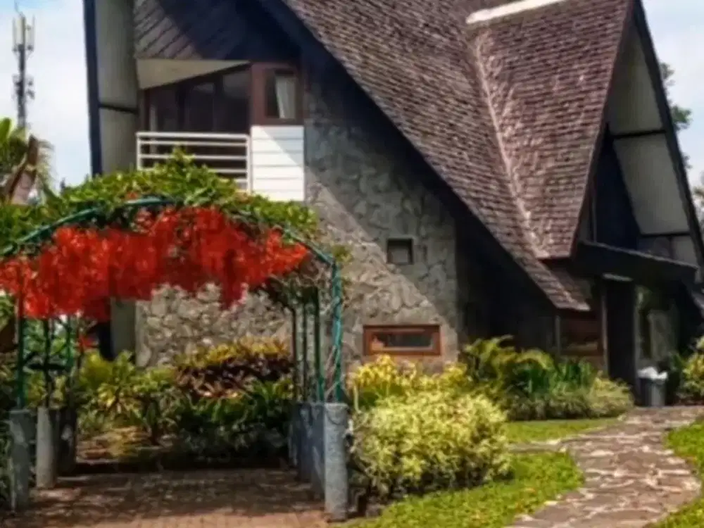 Dijual Villa Estetik Asri Furnish di Klub Bunga Batu