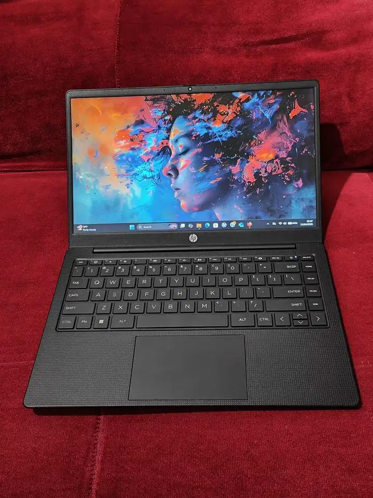 Laptop HP 14 ep0090TU Core i3-N305 Gen 13 / 8GB / SSD 512GB / Full HD