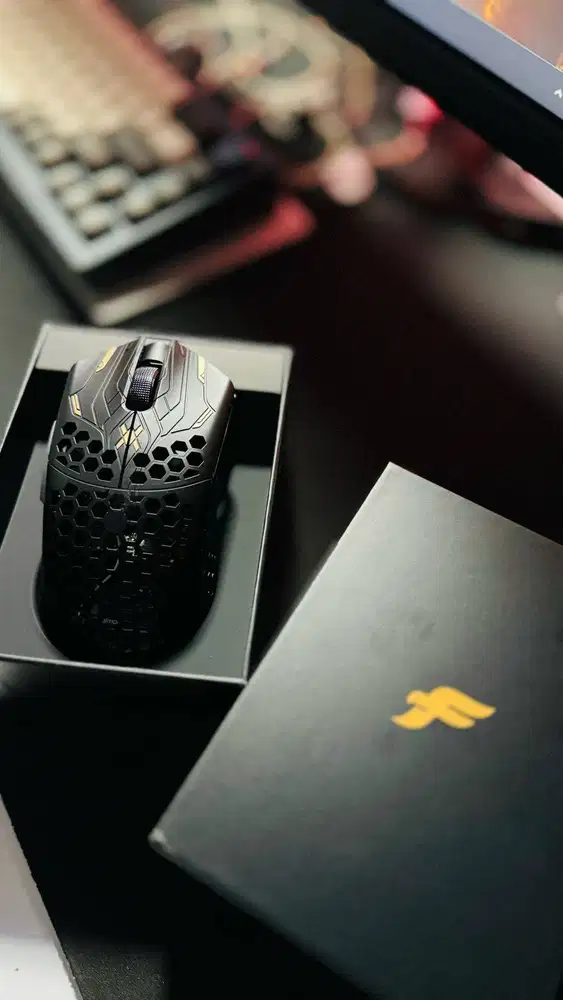 Finalmouse Ultralight X Guardian Lion Medium in Hand