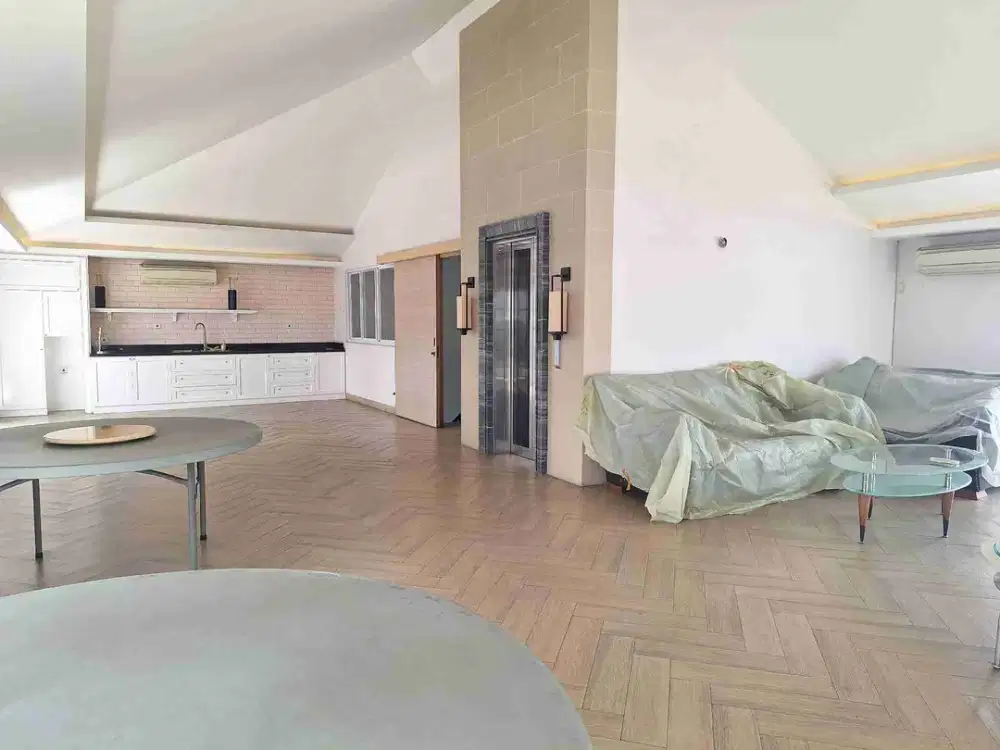 DIJUAL CEPAT RUMAH MEWAH HOEK VILLA ARTHA GADING