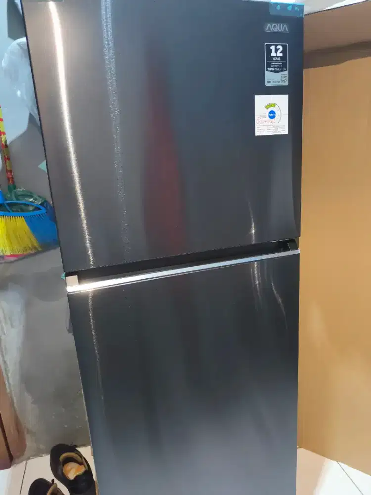 Kulkas 2 pintu merk Aqua