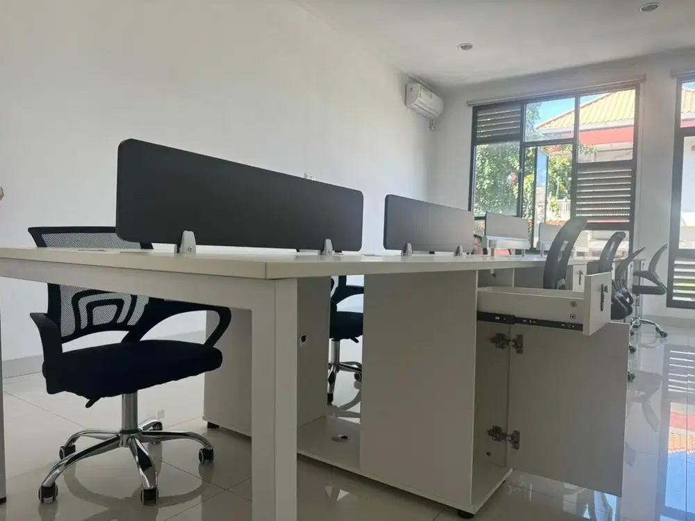 Meja kantor laci kunci second