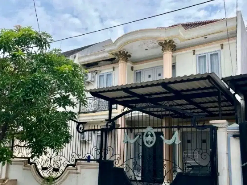 Wiguna Timur Regency dpn taman