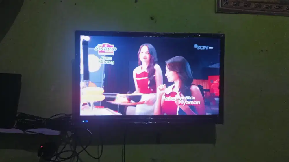 Dijual smart tv LED 30 inch