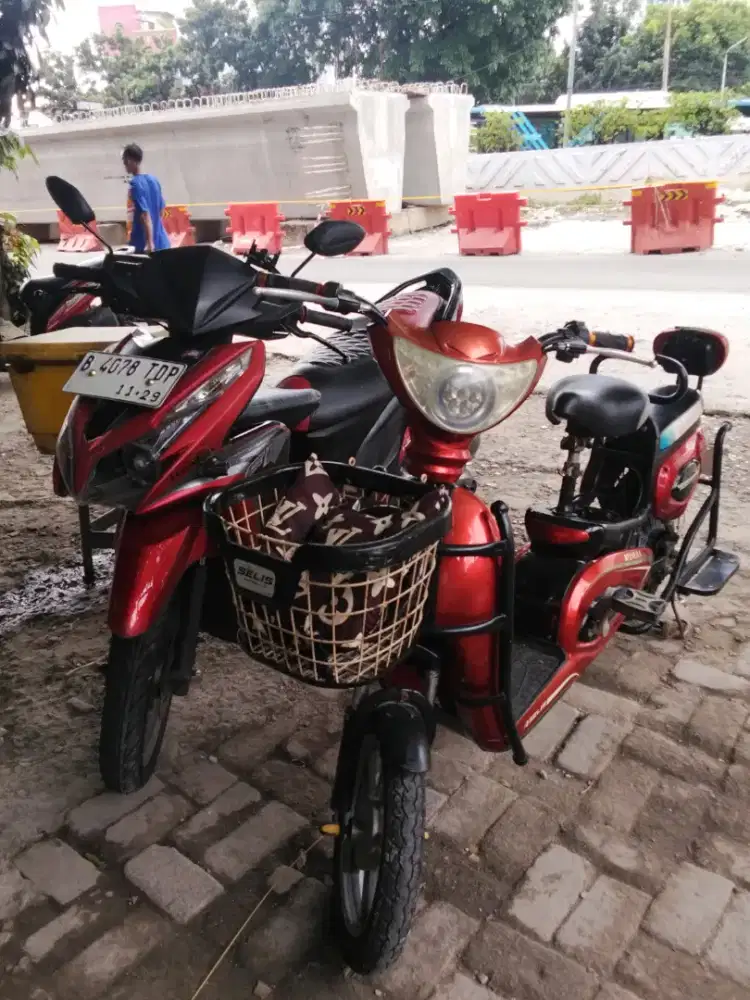 Sepedah listrik merk selish