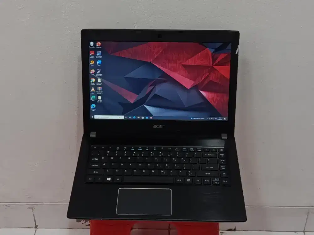 Acer Aspire E5-475G Core i3-6006U/Ram 4GB/SSD 128GB NVIDIA 940MX